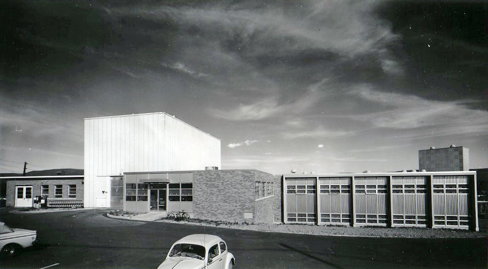 A large research wing, with laboratory and classrooms added to the reactor building